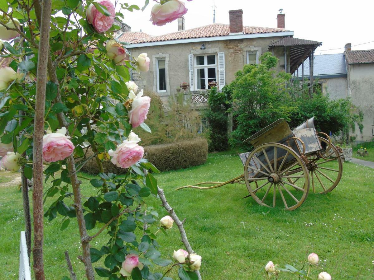 Eco Logis De Chantegrolle Champagne-Mouton Εξωτερικό φωτογραφία