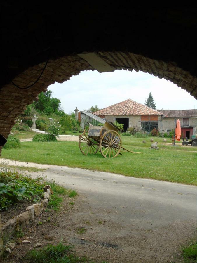 Eco Logis De Chantegrolle Champagne-Mouton Εξωτερικό φωτογραφία